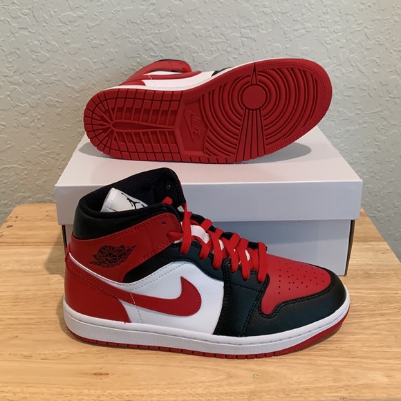 🖤❤️NIKE AIR JORDAN 1 MID SNEAKERS❤️🖤 - Picture 10 of 12